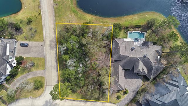 3 S Bayou Club Court, Spring, TX 77389