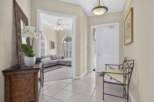 8704 Oldham Way, Palm Beach Gardens, FL 33412