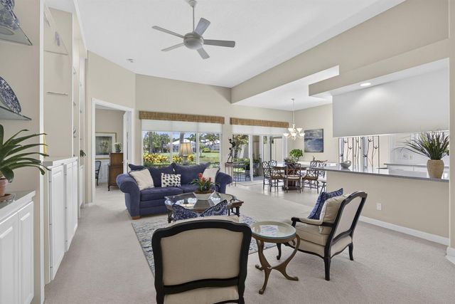 8704 Oldham Way, Palm Beach Gardens, FL 33412