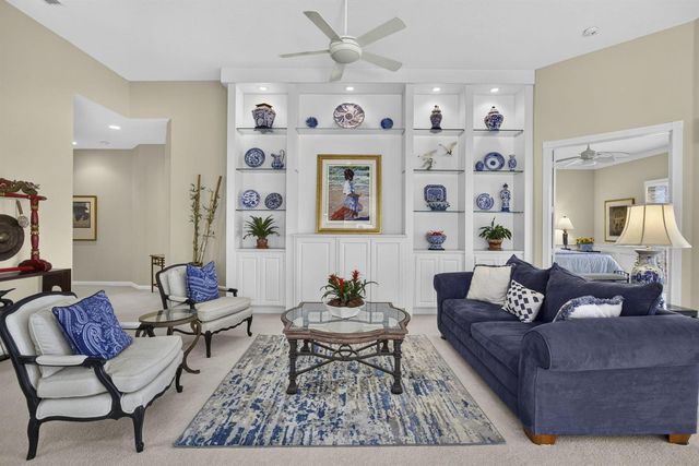 8704 Oldham Way, Palm Beach Gardens, FL 33412