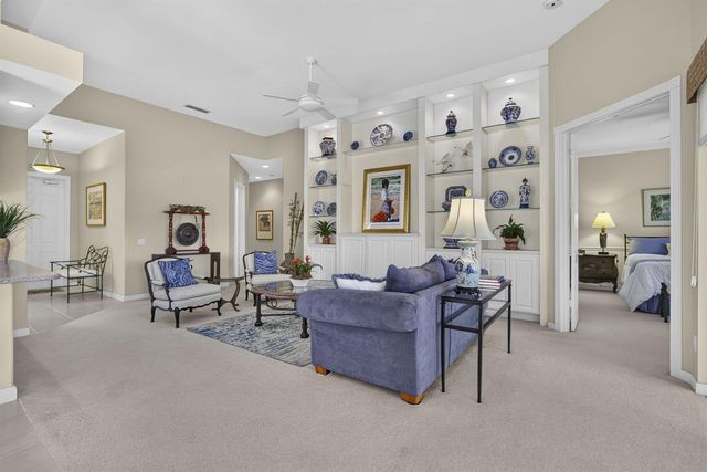 8704 Oldham Way, Palm Beach Gardens, FL 33412