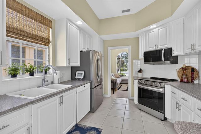 8704 Oldham Way, Palm Beach Gardens, FL 33412