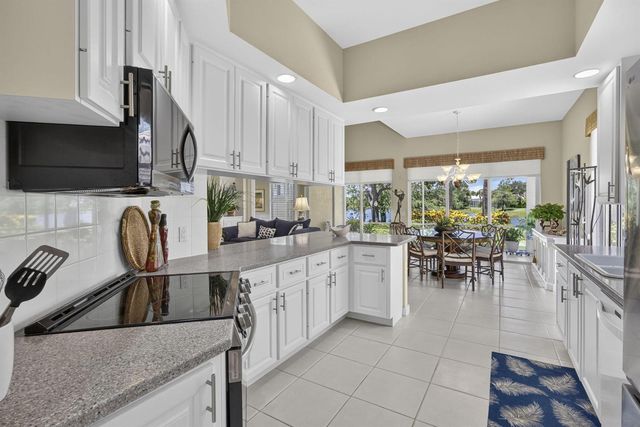 8704 Oldham Way, Palm Beach Gardens, FL 33412