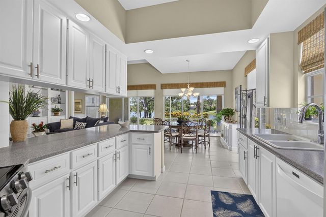 8704 Oldham Way, Palm Beach Gardens, FL 33412