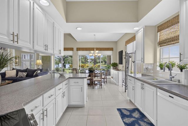 8704 Oldham Way, Palm Beach Gardens, FL 33412