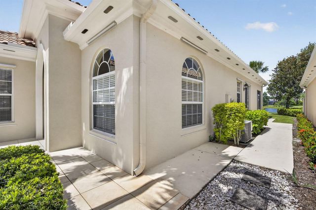 8704 Oldham Way, Palm Beach Gardens, FL 33412