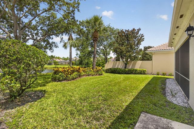 8704 Oldham Way, Palm Beach Gardens, FL 33412
