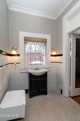 48 Union Ave 3, Saratoga Springs, NY 12866