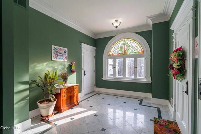 48 Union Ave 3, Saratoga Springs, NY 12866