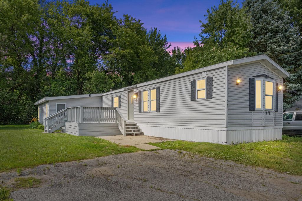 8787 Country View Drive Nw, Alpine Twp, MI 49345
