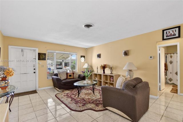 4271 NW 49th Terrace, Lauderdale Lakes, FL 33319