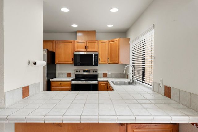 138 Hartnell Pl, Sacramento, CA 95825