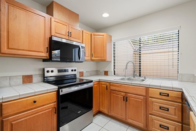 138 Hartnell Pl, Sacramento, CA 95825