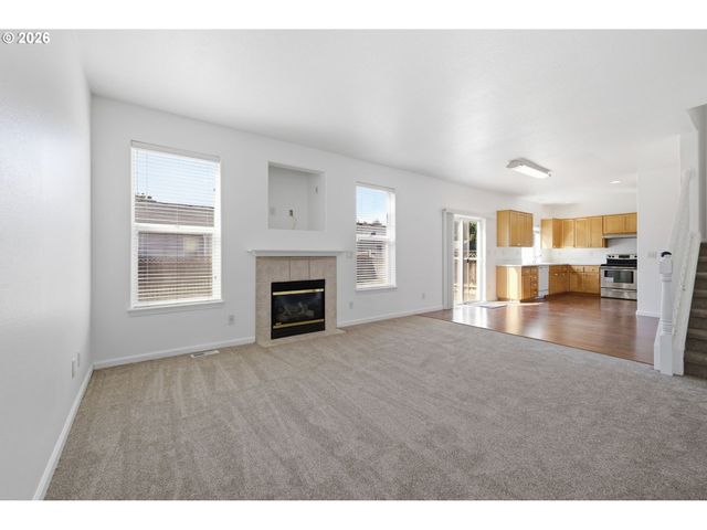 3906 CENTURY Dr, Eugene, OR 97402