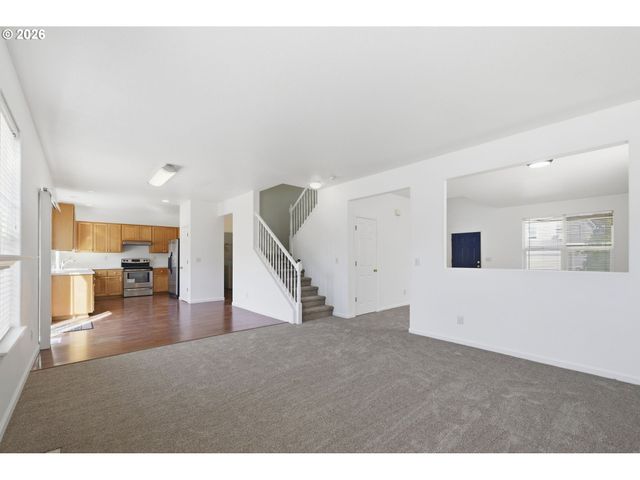3906 CENTURY Dr, Eugene, OR 97402