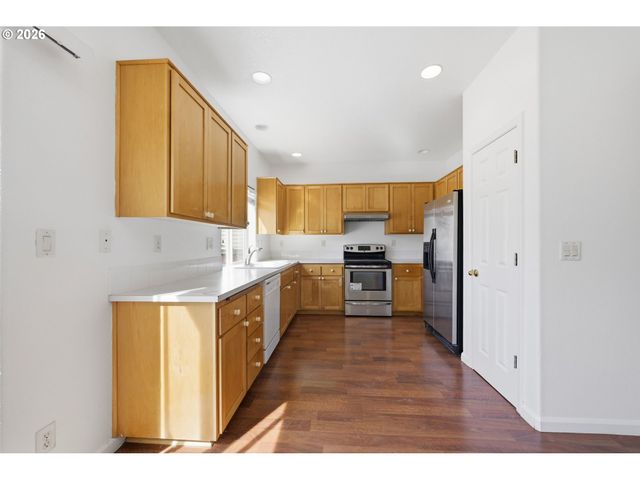 3906 CENTURY Dr, Eugene, OR 97402