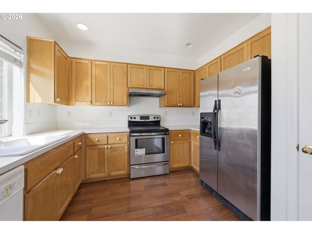 3906 CENTURY Dr, Eugene, OR 97402