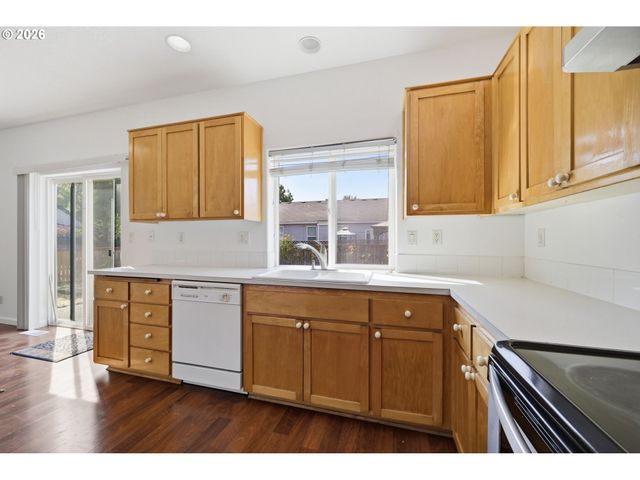 3906 CENTURY Dr, Eugene, OR 97402