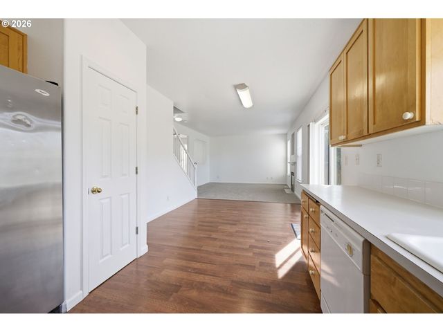 3906 CENTURY Dr, Eugene, OR 97402