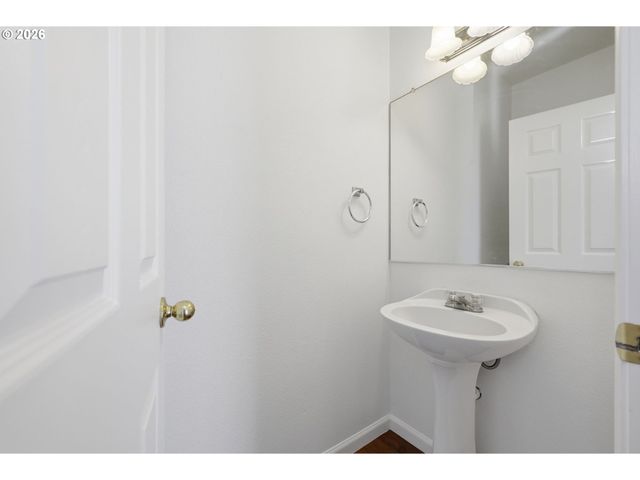 3906 CENTURY Dr, Eugene, OR 97402
