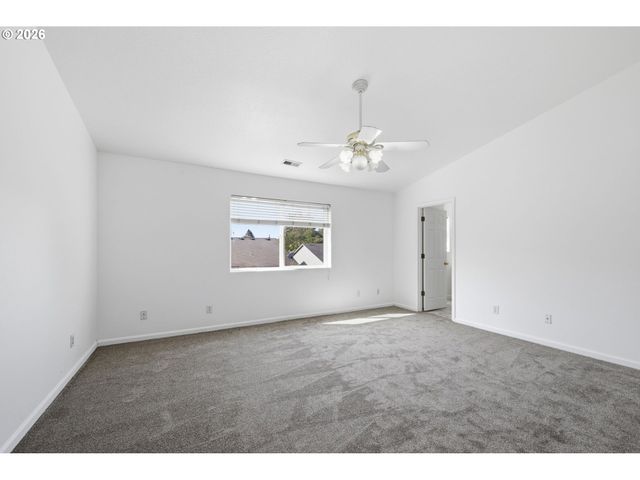 3906 CENTURY Dr, Eugene, OR 97402