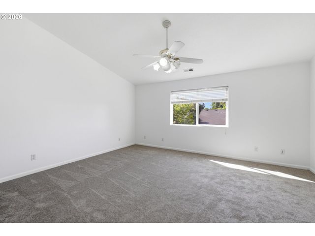 3906 CENTURY Dr, Eugene, OR 97402