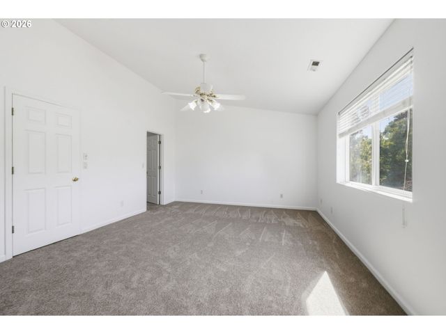 3906 CENTURY Dr, Eugene, OR 97402