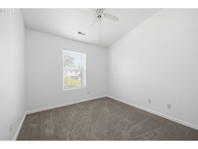 3906 CENTURY Dr, Eugene, OR 97402