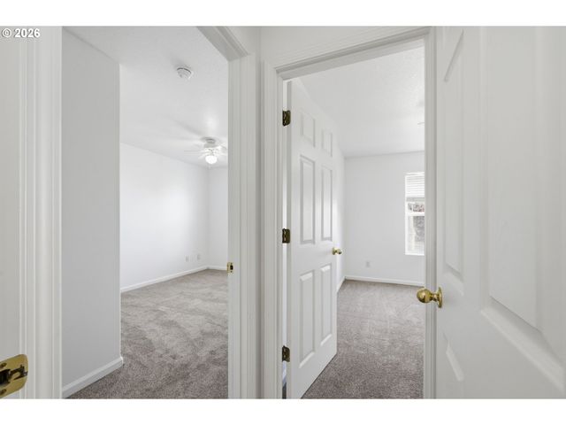 3906 CENTURY Dr, Eugene, OR 97402