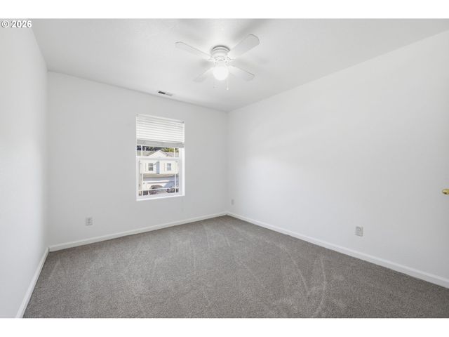 3906 CENTURY Dr, Eugene, OR 97402