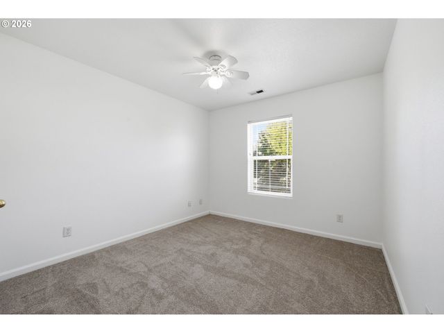 3906 CENTURY Dr, Eugene, OR 97402