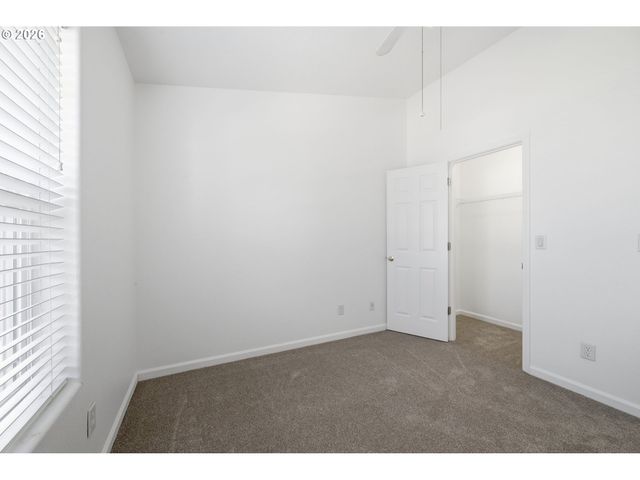 3906 CENTURY Dr, Eugene, OR 97402