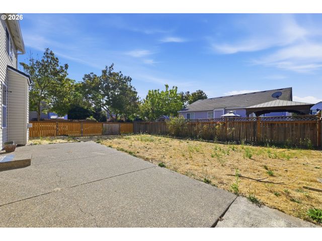 3906 CENTURY Dr, Eugene, OR 97402