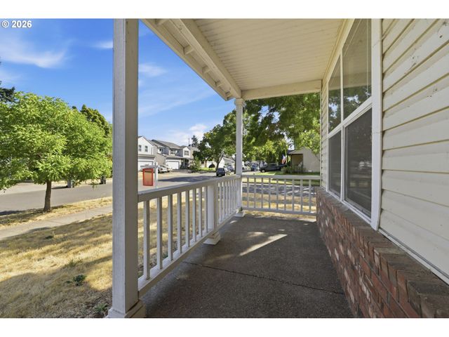 3906 CENTURY Dr, Eugene, OR 97402