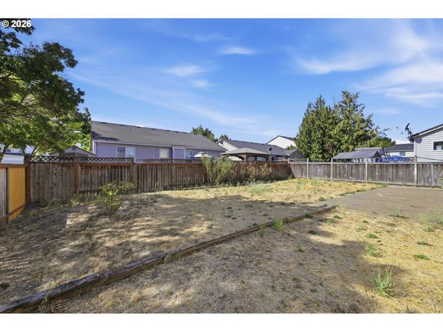 3906 CENTURY Dr, Eugene, OR 97402