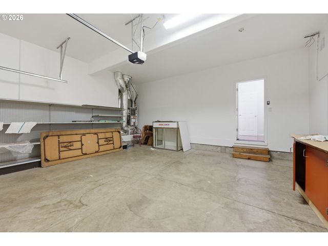 3906 CENTURY Dr, Eugene, OR 97402
