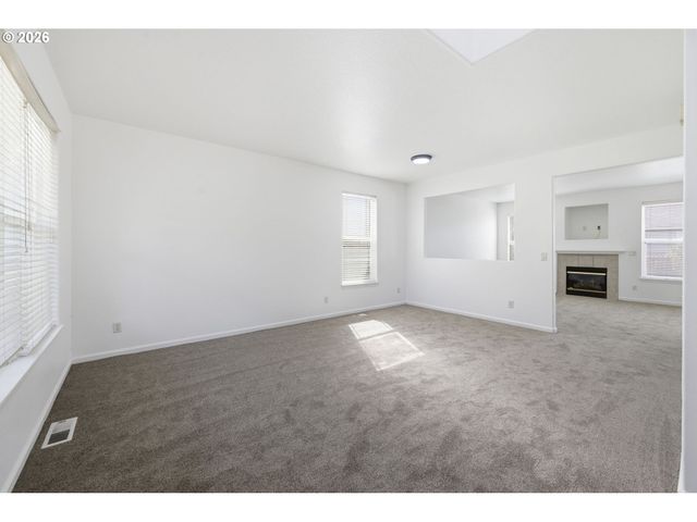 3906 CENTURY Dr, Eugene, OR 97402