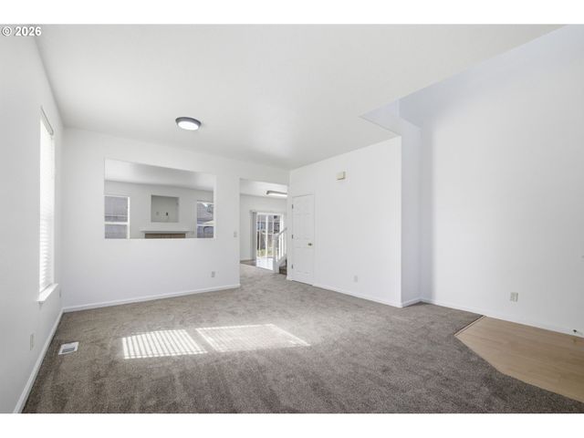 3906 CENTURY Dr, Eugene, OR 97402