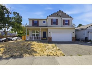 3906 CENTURY Dr, Eugene, OR 97402