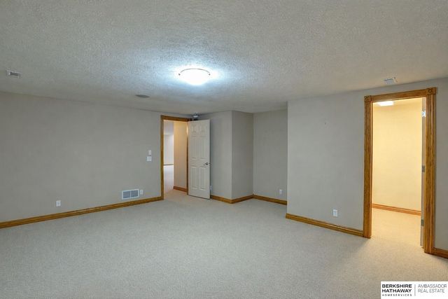 7105 N 117th Avenue, Omaha, NE 68142