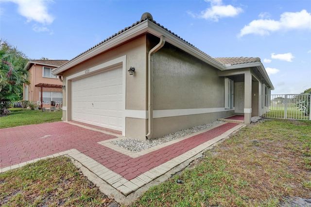 6305 Willoughby Cir, Lake Worth, FL 33463