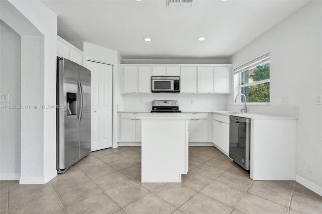 6305 Willoughby Cir, Lake Worth, FL 33463