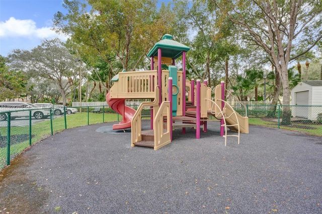 6305 Willoughby Cir, Lake Worth, FL 33463