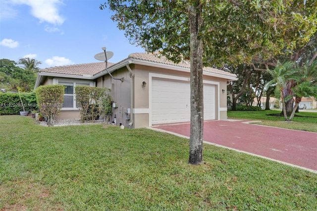 6305 Willoughby Cir, Lake Worth, FL 33463