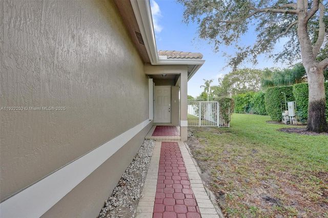 6305 Willoughby Cir, Lake Worth, FL 33463