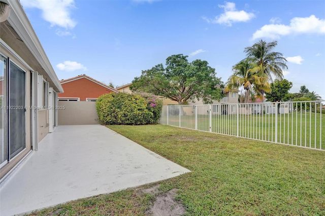 6305 Willoughby Cir, Lake Worth, FL 33463