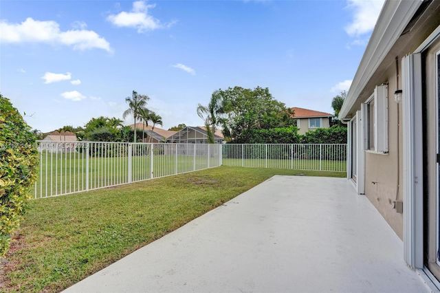 6305 Willoughby Cir, Lake Worth, FL 33463