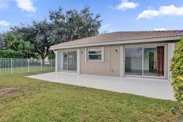 6305 Willoughby Cir, Lake Worth, FL 33463