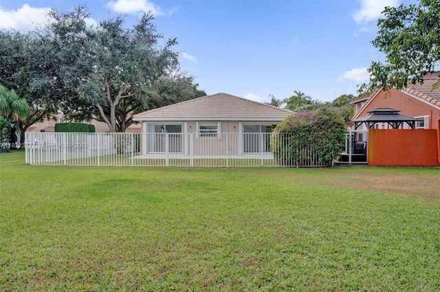 6305 Willoughby Cir, Lake Worth, FL 33463