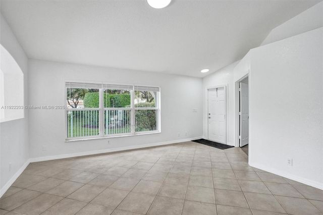 6305 Willoughby Cir, Lake Worth, FL 33463